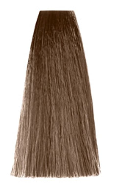 Tamsi blondinė