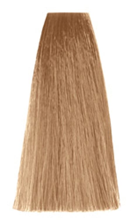 Labai šviesi auksinė blondinė